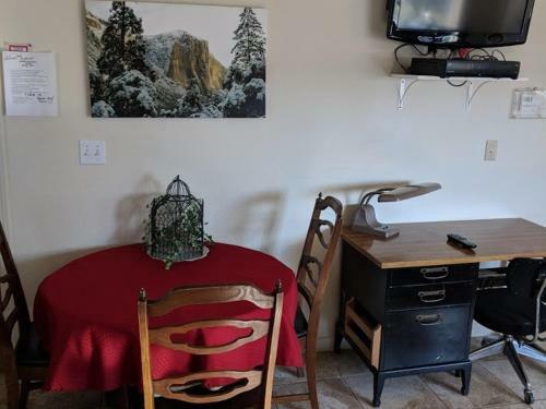 Yosemite Nights Bed & Breakfast