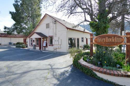 Posada River Rock Inn