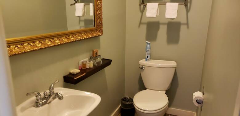 Bed & Breakfast Cabernet House, An Old World Inn
