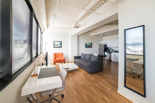 Hollywood Academy Apartment