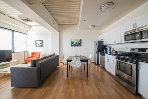 Hollywood Gallery Apartment
