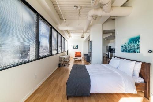 Hollywood Gallery Apartment