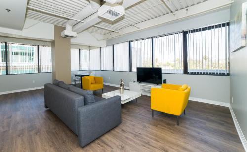Hollywood Gallery Apartment