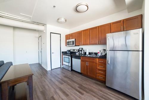 Hollywood Douglas Apartment