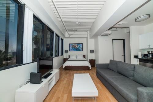 Hollywood Douglas Apartment