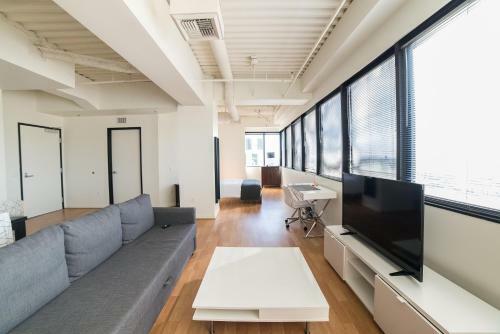 California Jewel Apartment