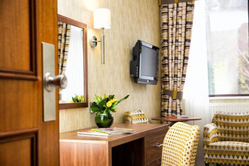 Hotel Lodore Falls