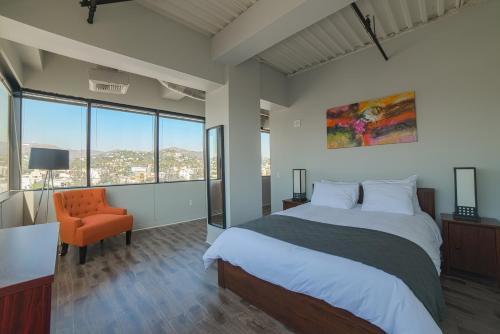 Hollywood Aurora Apartment