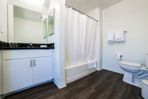 Hollywood Aurora Apartment