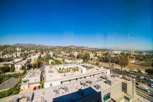 Hollywood Arch Apartment