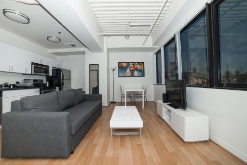California Wanderlust Apartment