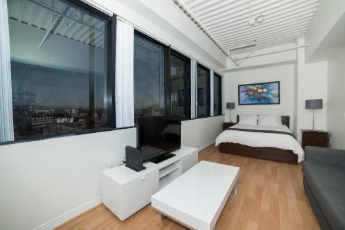California Silver Apartment