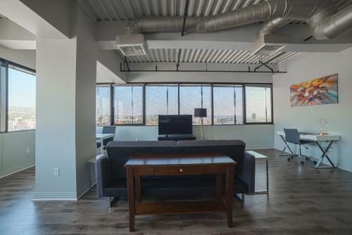 California Silver Apartment