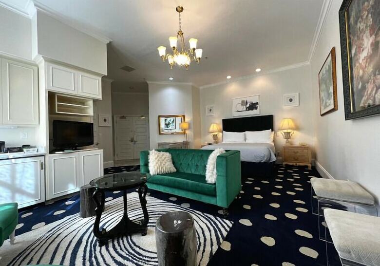 Sterling Hotel