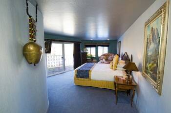 Hotel Madonna Inn