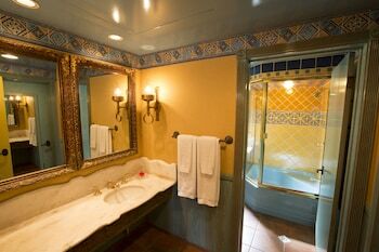 Hotel Madonna Inn