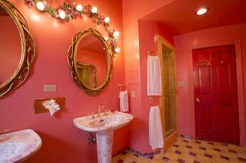 Hotel Madonna Inn
