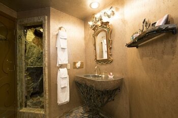 Hotel Madonna Inn