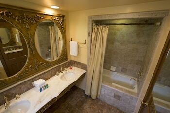 Hotel Madonna Inn