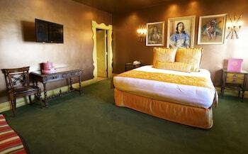 Hotel Madonna Inn