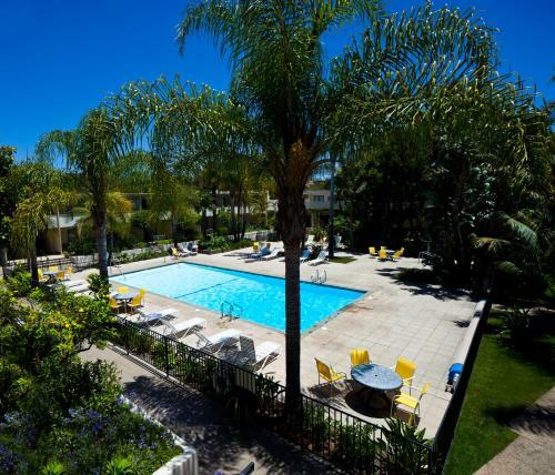 Hotel Lemon Tree Inn