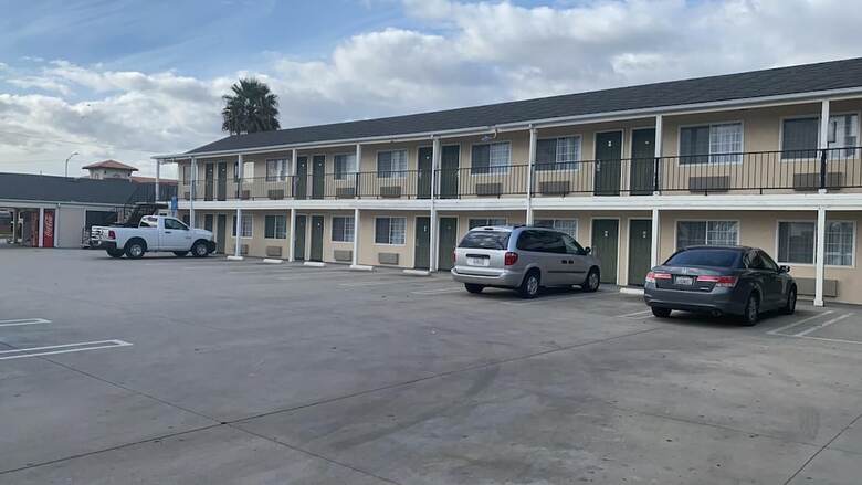 Colonial Motel