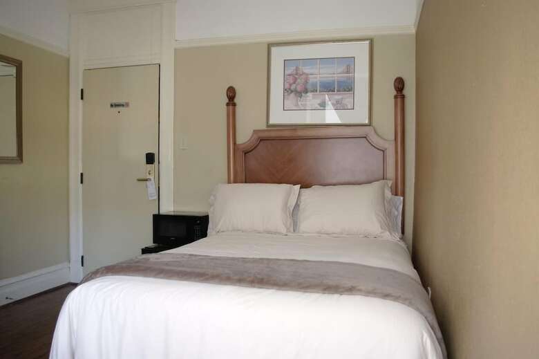 Yale Hotel