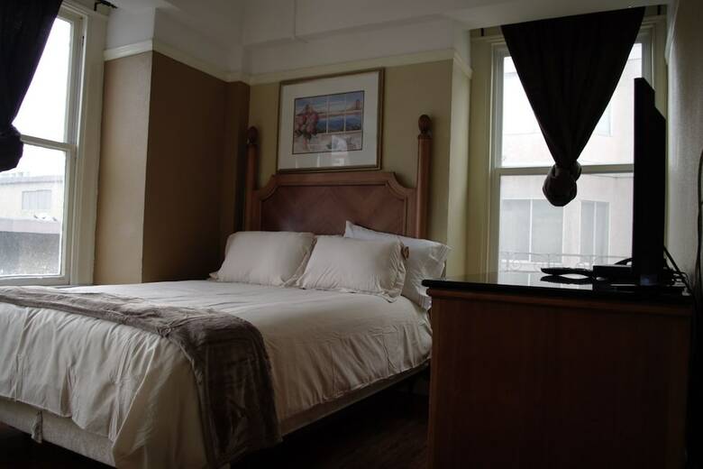 Yale Hotel