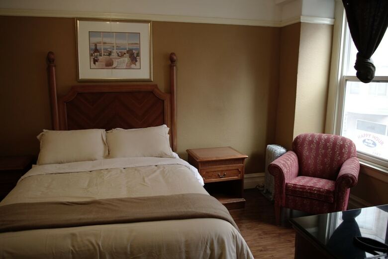 Yale Hotel
