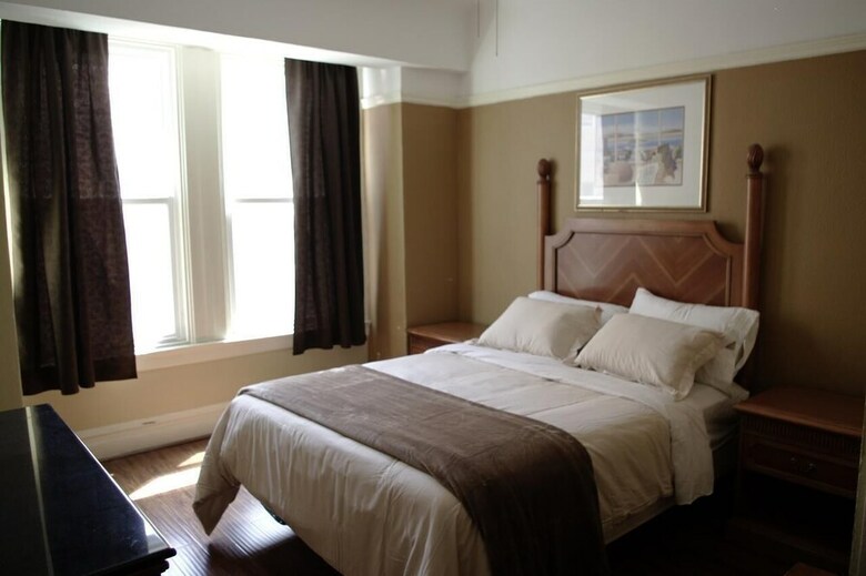 Yale Hotel