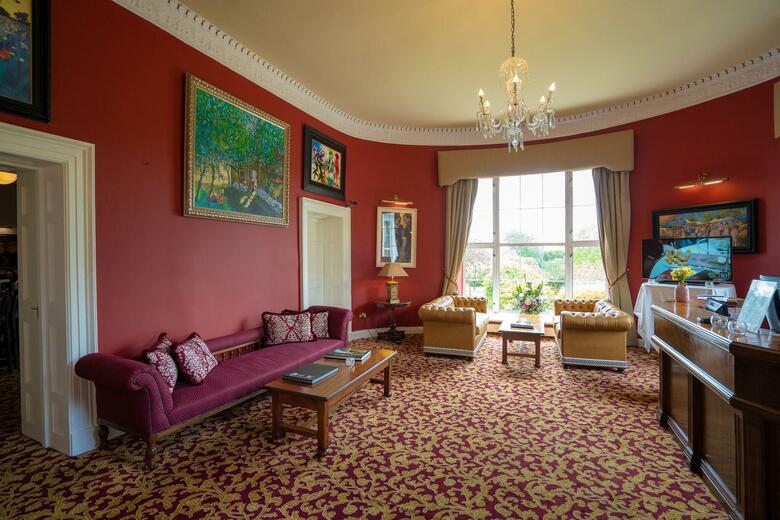 Castle Oaks House Hotel