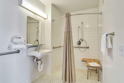 Motel 6 Santa Rosa South California