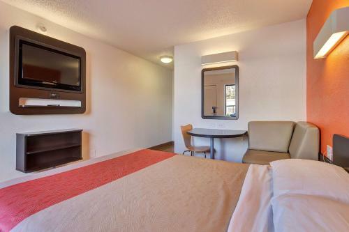 Motel 6 Santa Rosa South California