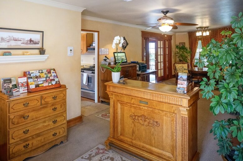 Posada Harbor House Inn