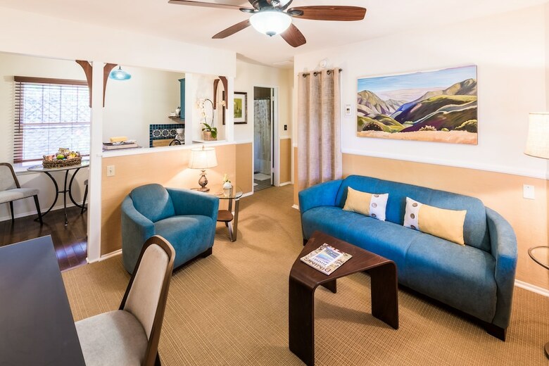 Posada Harbor House Inn