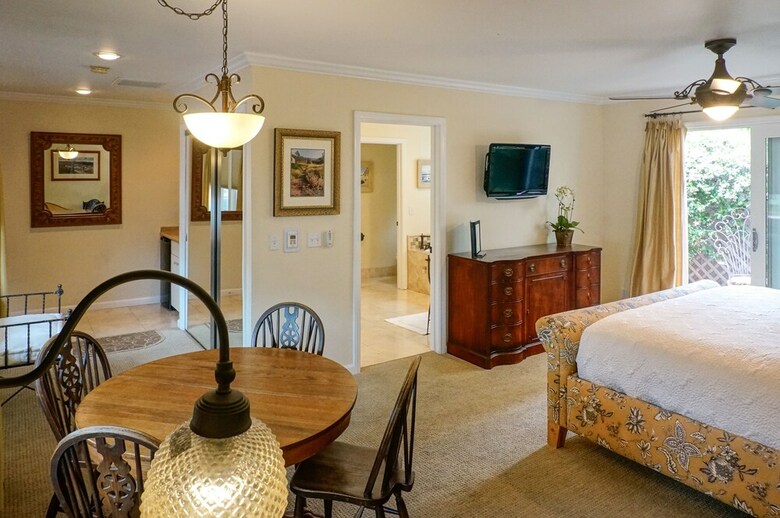 Posada Harbor House Inn