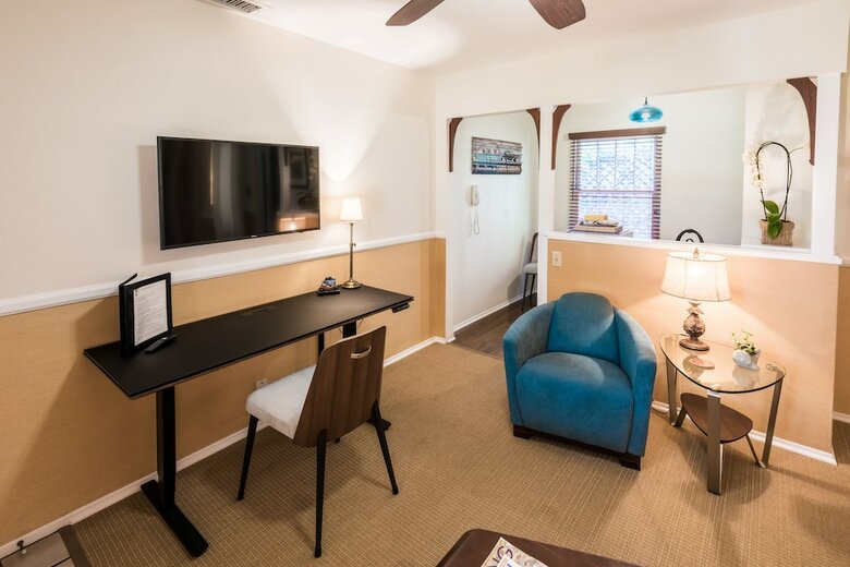 Posada Harbor House Inn