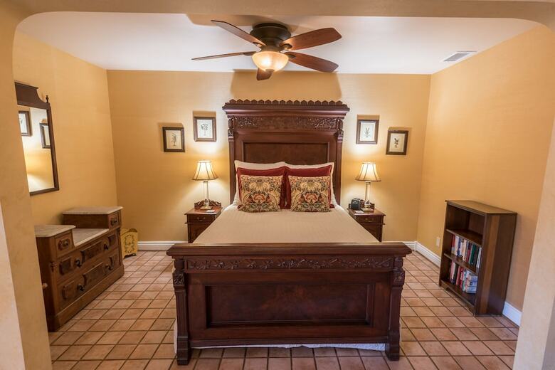 Posada Harbor House Inn