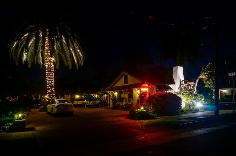 Posada Harbor House Inn