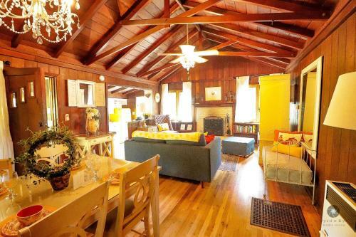 Redwood Hollow Cottages