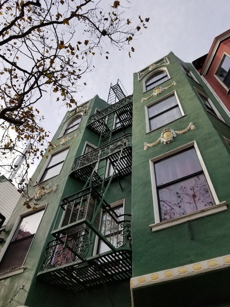 Albergue Perramont Hotel