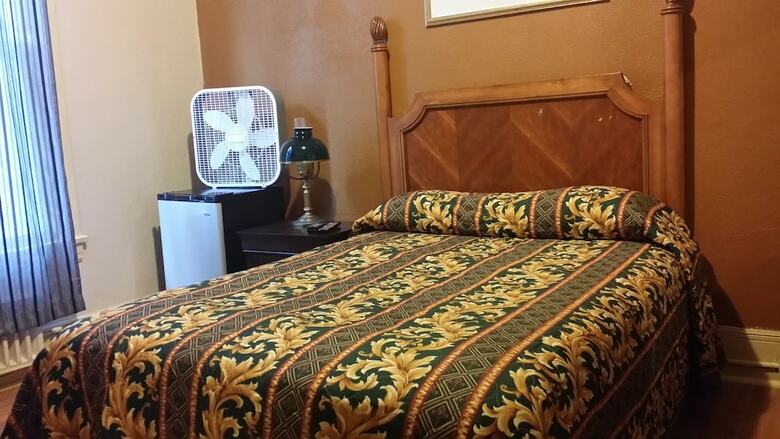 Albergue El Capitan Hotel