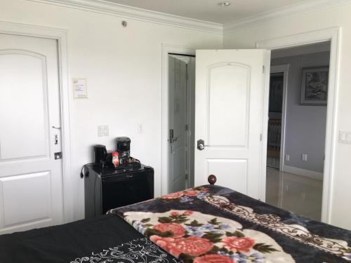 Hostal White House Bed And Breakfast