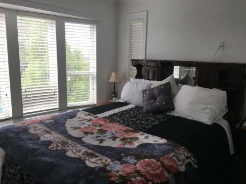 Hostal White House Bed And Breakfast