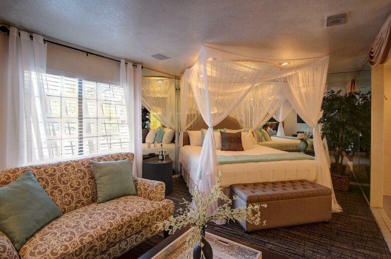 Postmarc Hotel And Spa Suites
