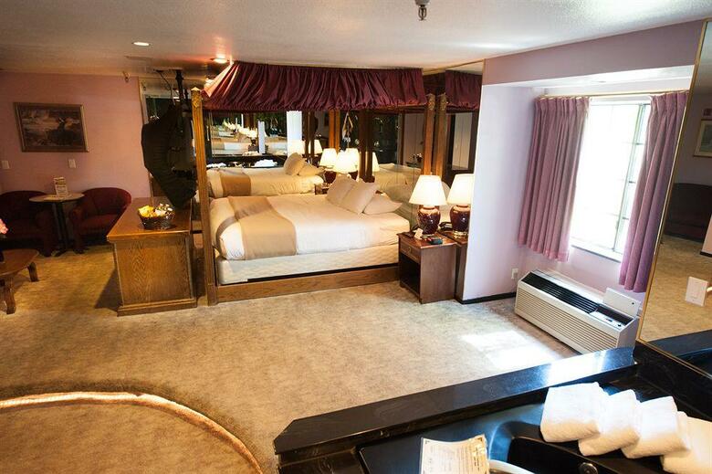 Postmarc Hotel And Spa Suites