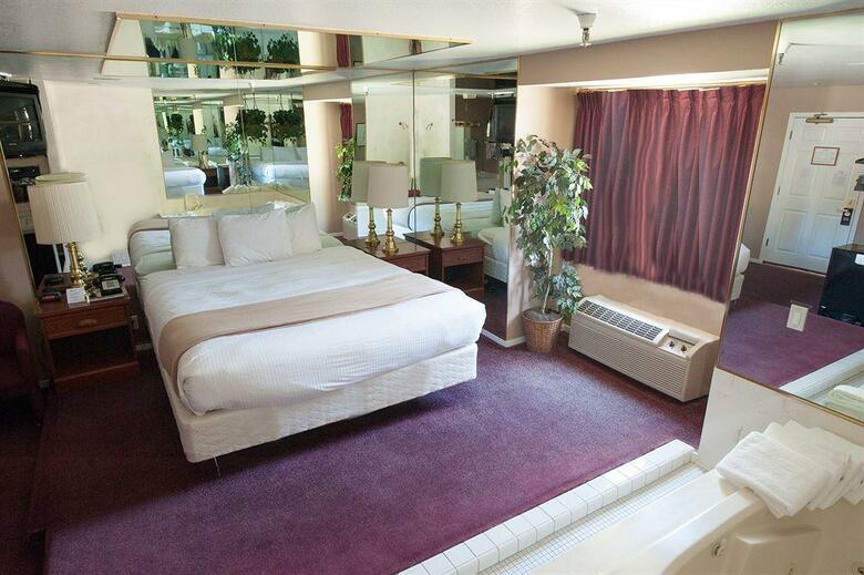Postmarc Hotel And Spa Suites