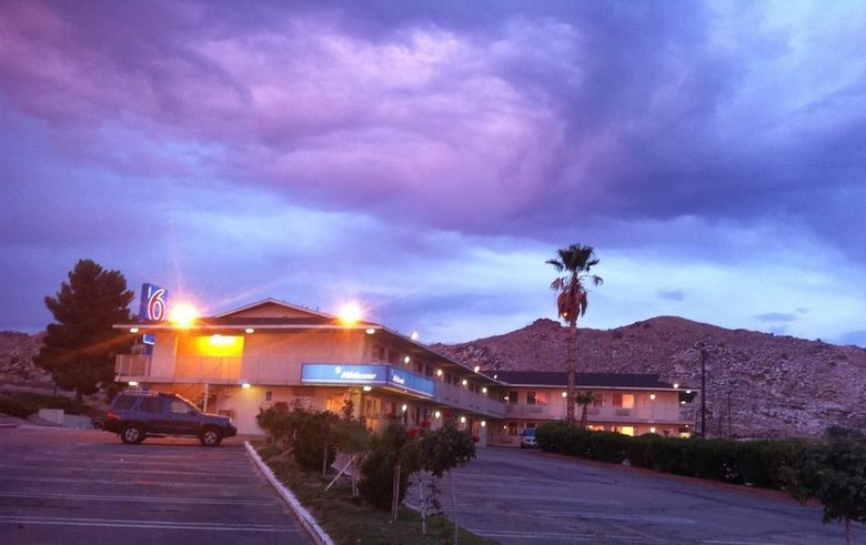 Hotel Hilltop Inn & Suites