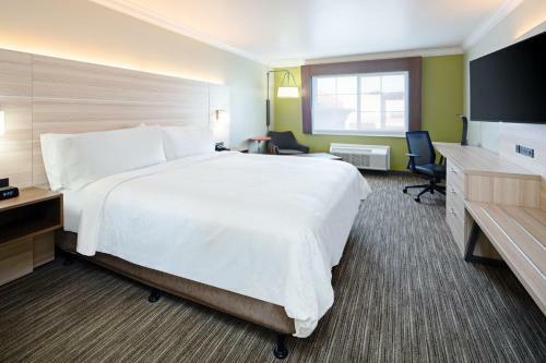 Holiday Inn Express Hotel & Suites Watsonville