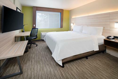 Holiday Inn Express Hotel & Suites Watsonville